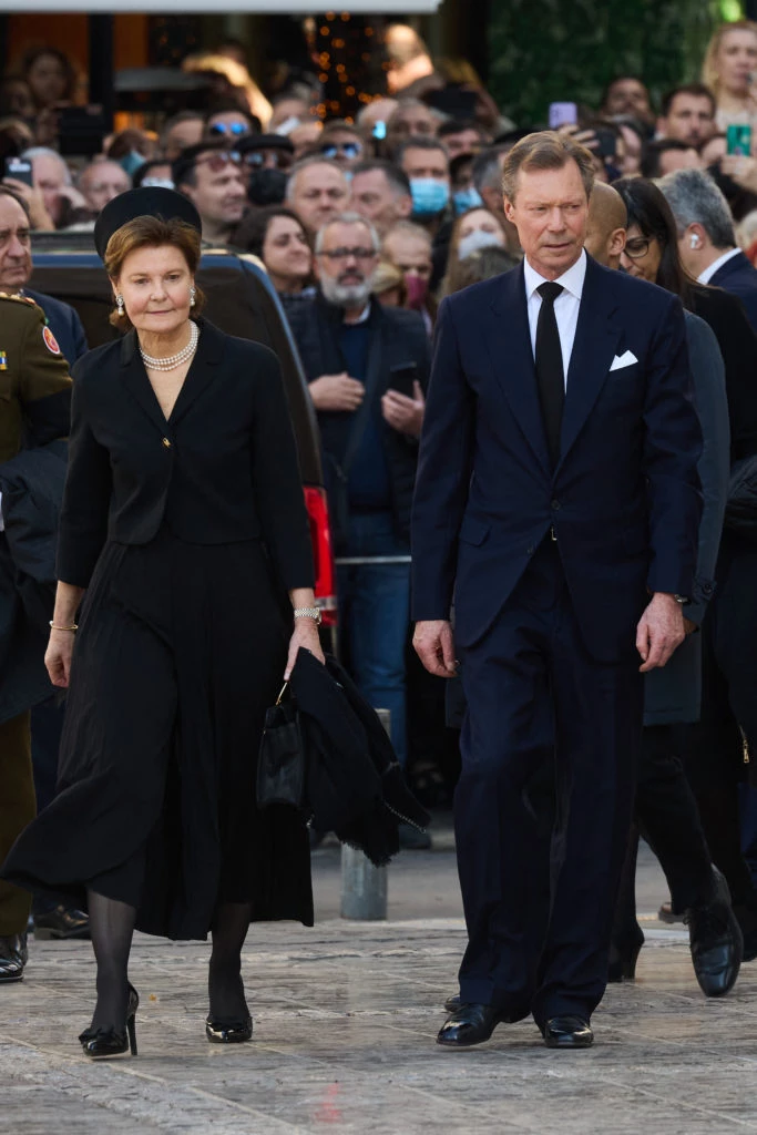 e Luxemburgo junto a su hermana María Astrid de Luxemburgo