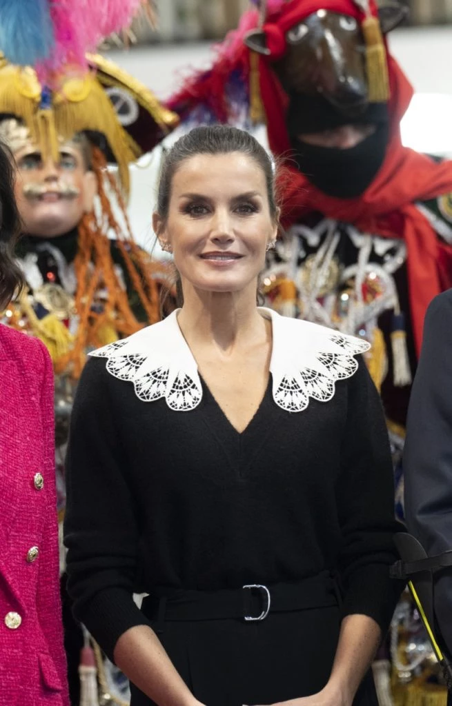 Letizia Ortiz con cuello babero