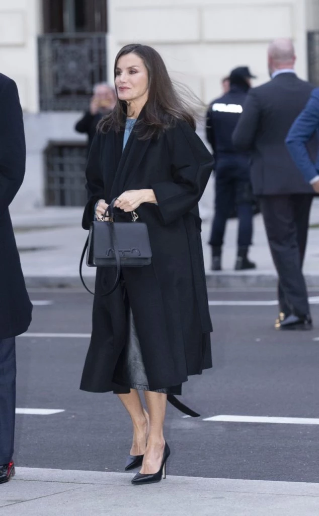 Look Letizia con pollera de cuero