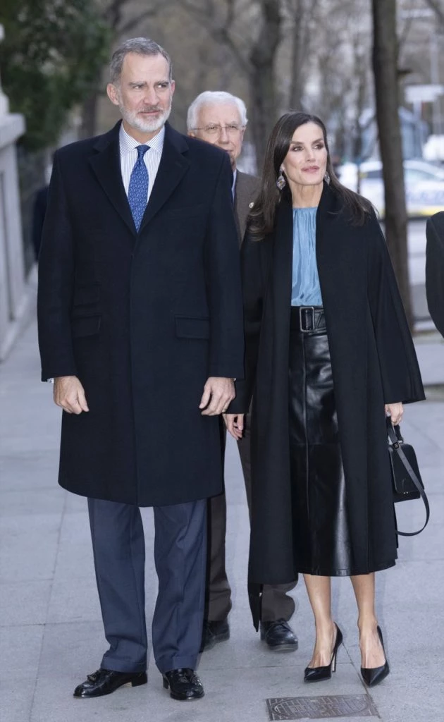 Look Letizia con pollera de cuero