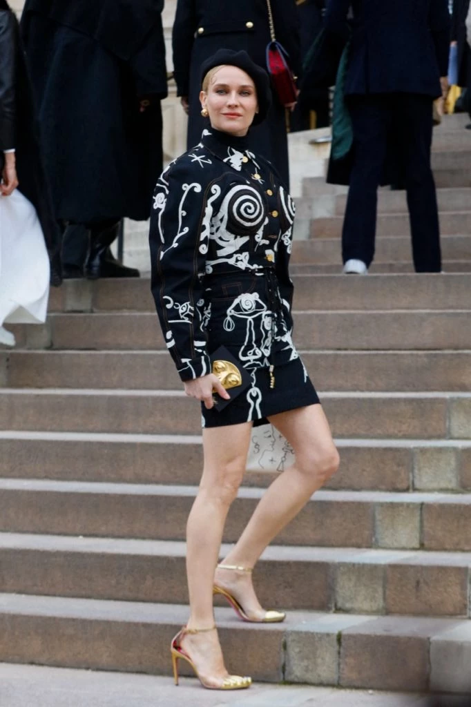 vidriera desfile Schiaparelli