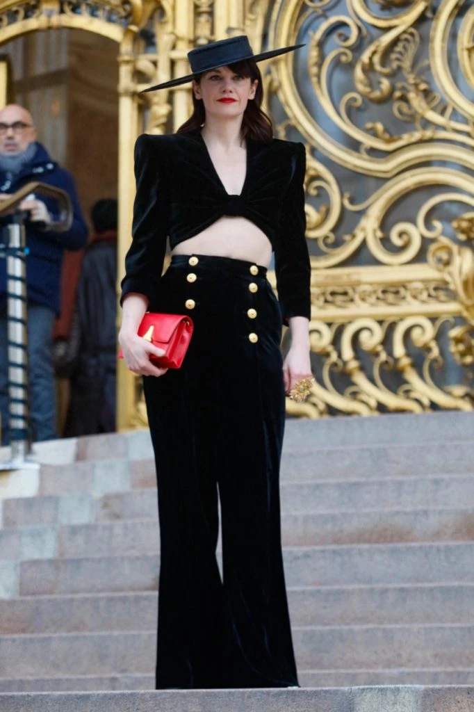 vidriera desfile Schiaparelli