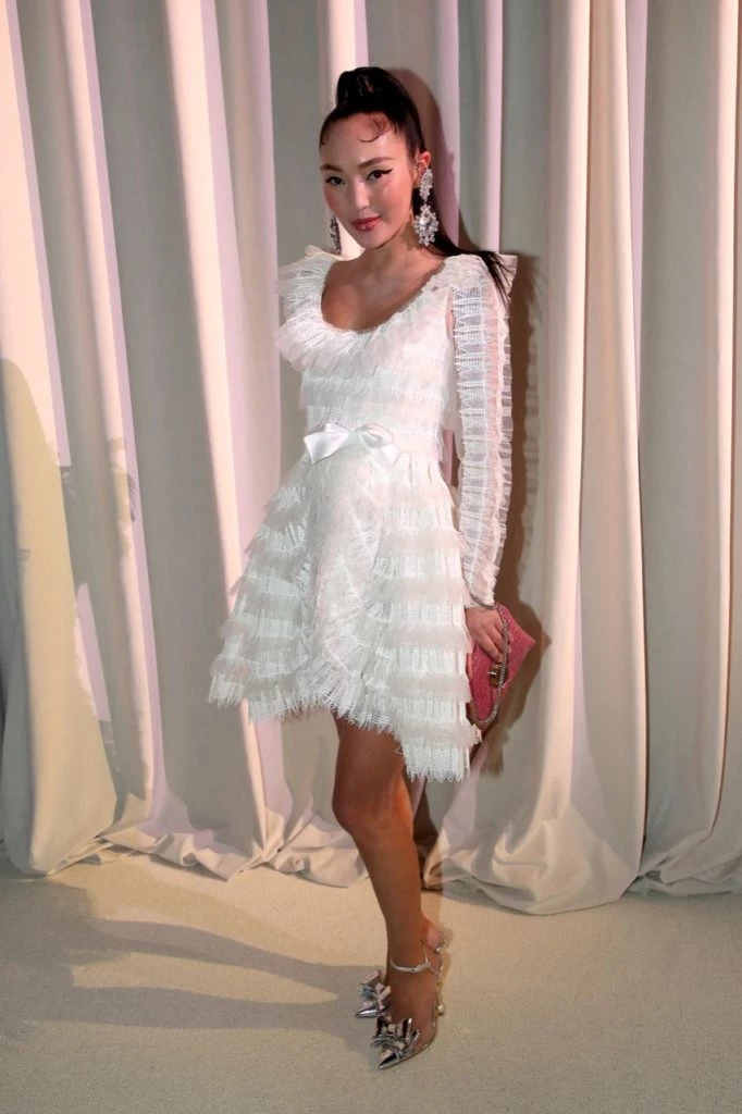 Korlan Madi en el desfile de Giambattista Valli