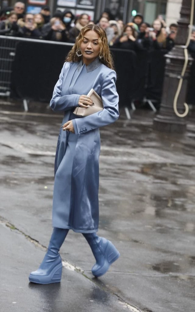 Rita Ora en el desfile de Fendi