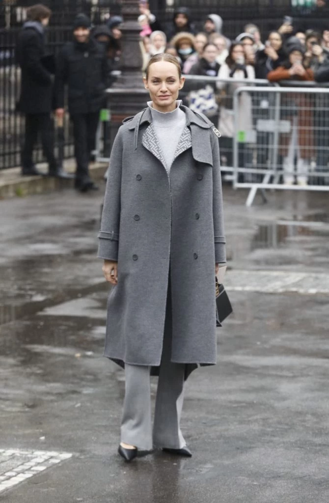 Amber Valletta en el desfile de Fendi
