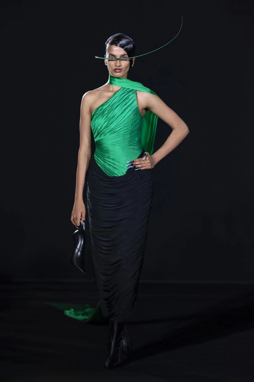 Robert Wun, ganador del último Premio Especial de Andam, un premio para jóvenes talentos, debutó el jueves por la noche en el mundo de la Alta Costura