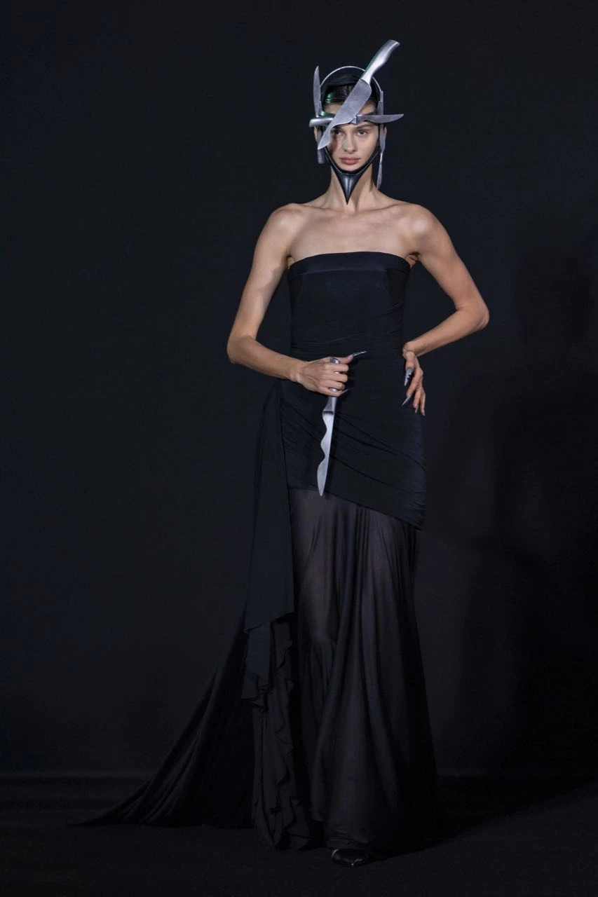 Robert Wun, ganador del último Premio Especial de Andam, un premio para jóvenes talentos, debutó el jueves por la noche en el mundo de la Alta Costura