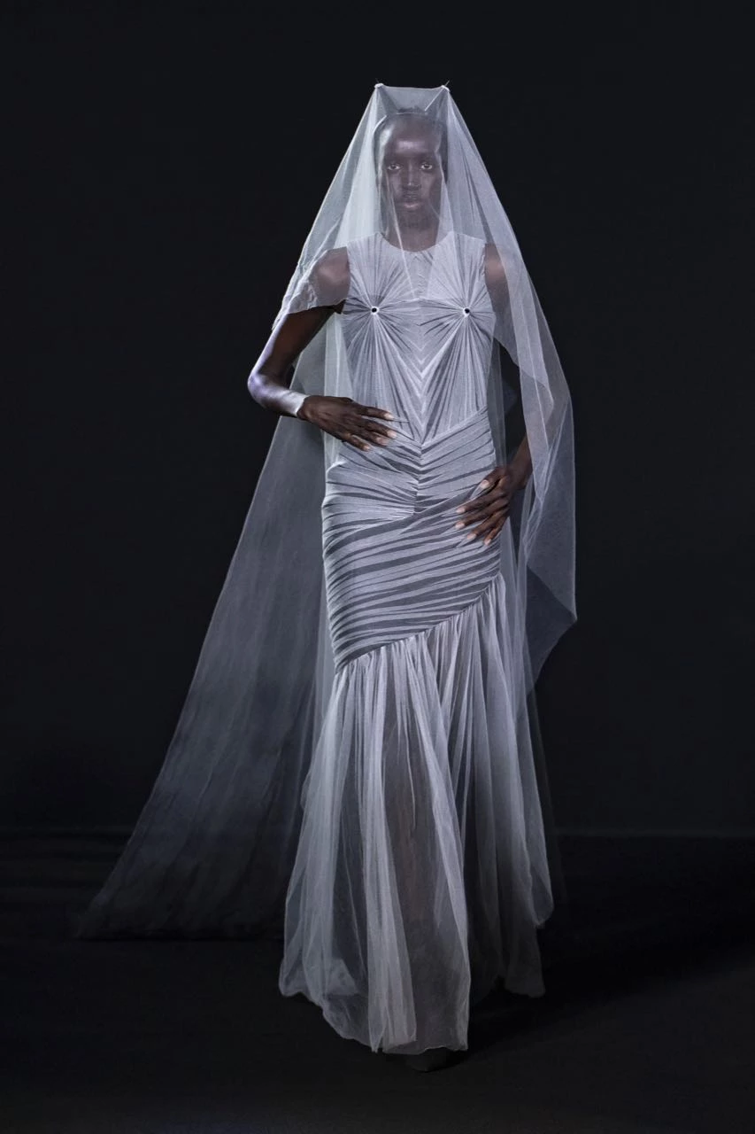 Robert Wun, ganador del último Premio Especial de Andam, un premio para jóvenes talentos, debutó el jueves por la noche en el mundo de la Alta Costura