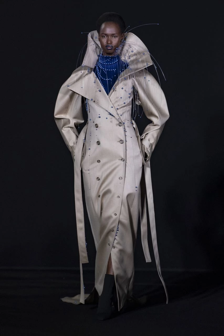 Robert Wun, ganador del último Premio Especial de Andam, un premio para jóvenes talentos, debutó el jueves por la noche en el mundo de la Alta Costura