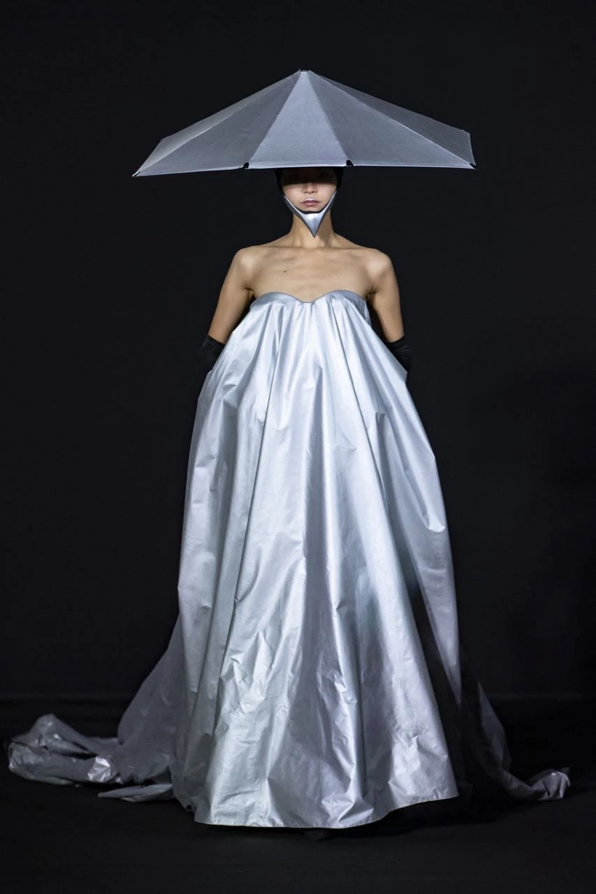 Robert Wun, ganador del último Premio Especial de Andam, un premio para jóvenes talentos, debutó el jueves por la noche en el mundo de la Alta Costura