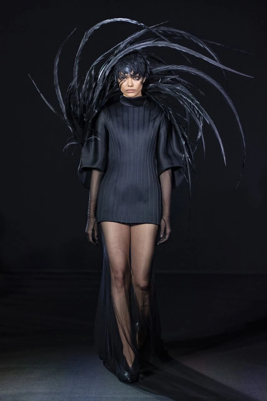 Robert Wun, ganador del último Premio Especial de Andam, un premio para jóvenes talentos, debutó el jueves por la noche en el mundo de la Alta Costura