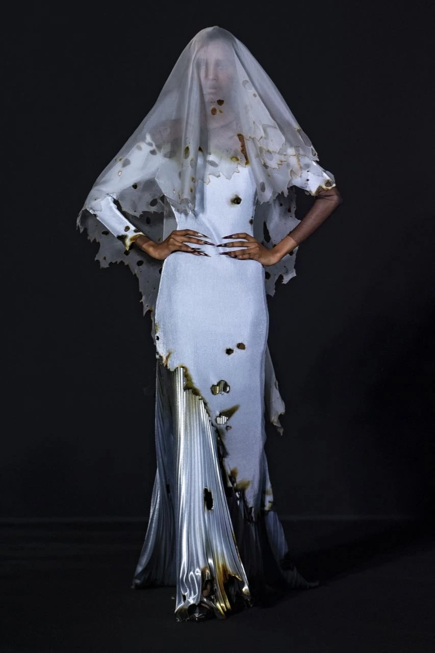 Robert Wun, ganador del último Premio Especial de Andam, un premio para jóvenes talentos, debutó el jueves por la noche en el mundo de la Alta Costura