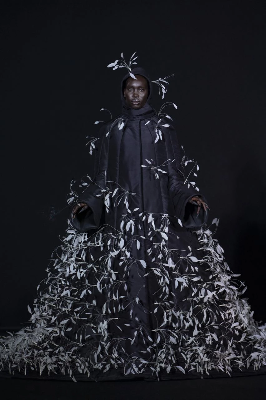 Robert Wun, ganador del último Premio Especial de Andam, un premio para jóvenes talentos, debutó el jueves por la noche en el mundo de la Alta Costura