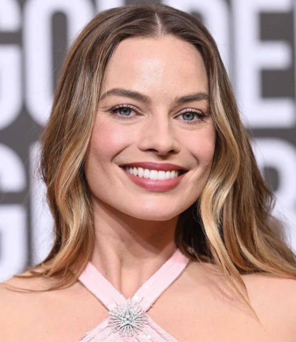 Margot Robbie en los Globos de Oro 2023