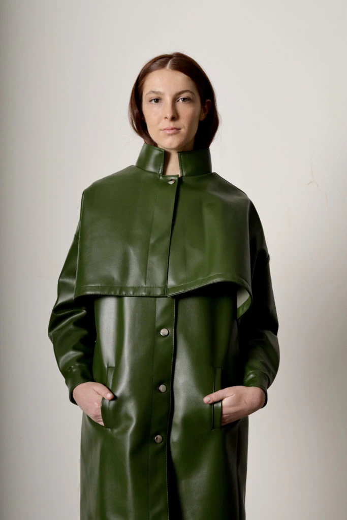 Algunos de los diseños que Milagros Pereda creó con cuero de cactus.