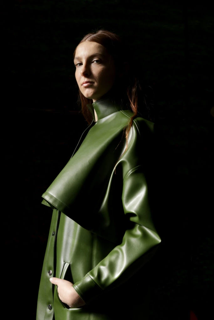 Algunos de los diseños que Milagros Pereda creó con cuero de cactus.