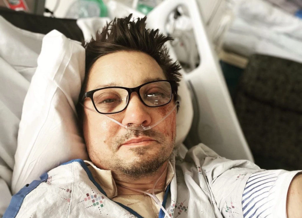 Jeremy Renner publicó la primera foto luego de su accidente. Foto: Instagram.