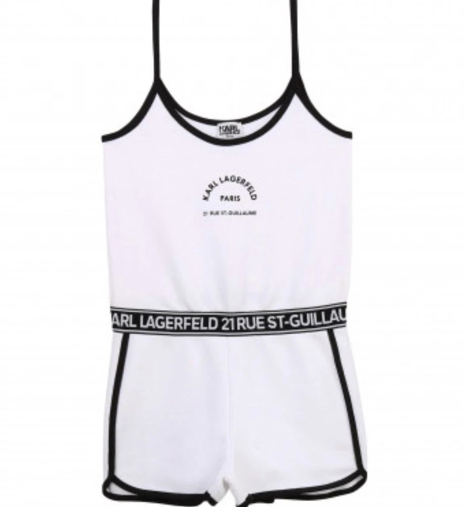 Mini fashionista: en Punta del Este usó un traje de baño de Karl Lagerfeld. Foto: web.