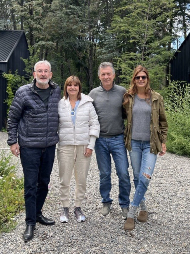 Juliana Awada vuelve a apostar a la tendencia “ugly” en la Patagonia