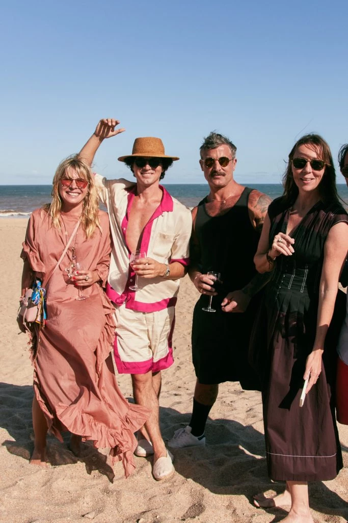 Katherina Fleming, Facundo Garayalde, Douglas Friedman, Jenny Moore en el almuerzo de Piccolo Banfi en Punta del Este
