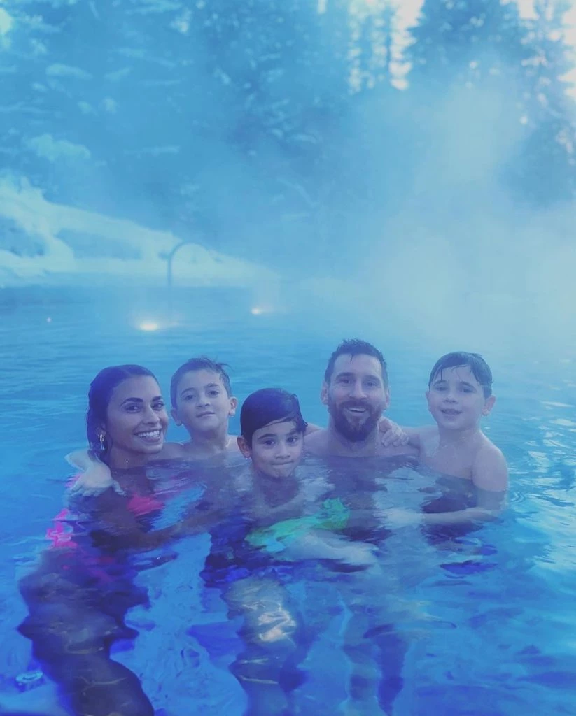 La familia Messi Roccuzzo disfrutando de sus vacaciones en Los Alpes