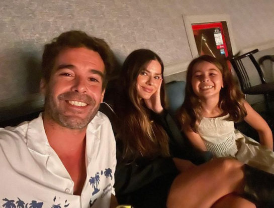 La noche de teatro que disfrutaron la China Suárez y Nicolás Cabré junto a su hija Rufina