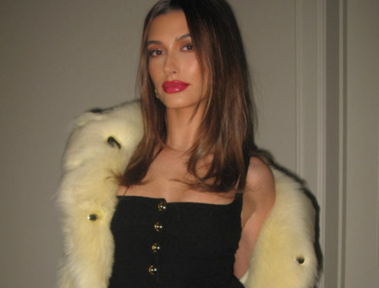 Las uñas french de color de Hailey Bieber que son tendencia este 2023