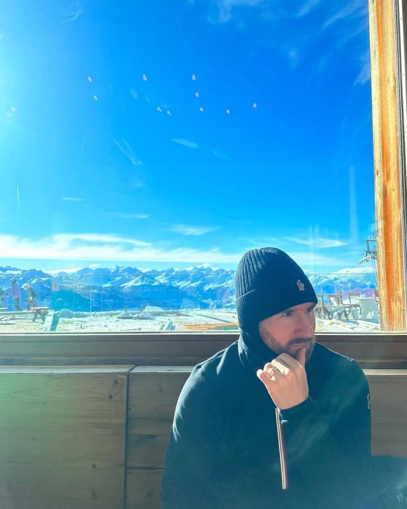 Lionel Messi disfrutando del invierno europeo en Los Alpes