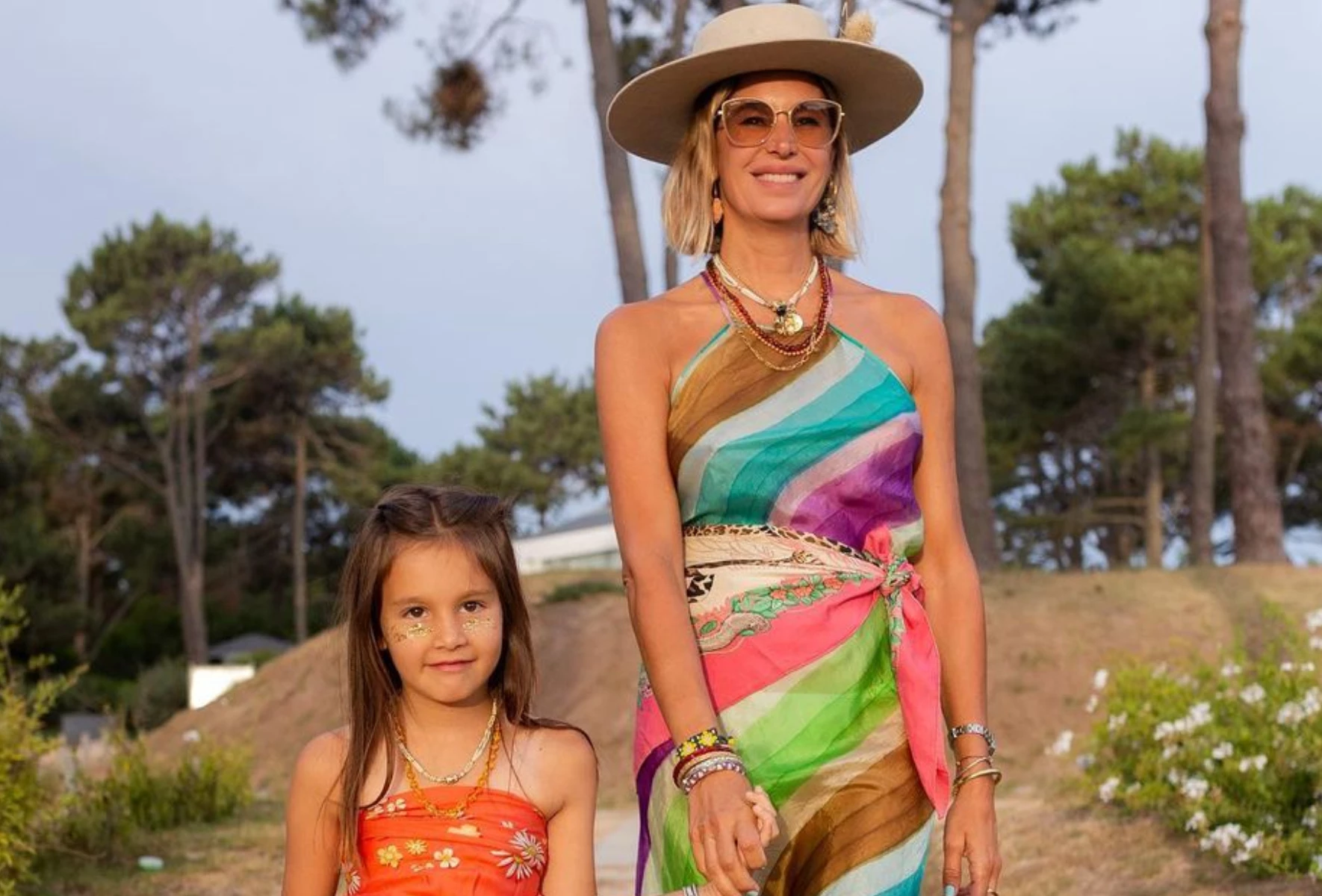 Los looks súper chic de Dolores Barreiro y su hija Indra