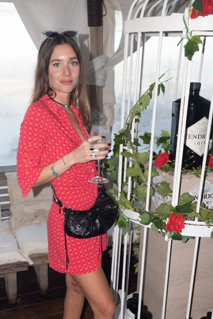 Lucía Celasco en el sunset de Hendrick's gin en La Huella
