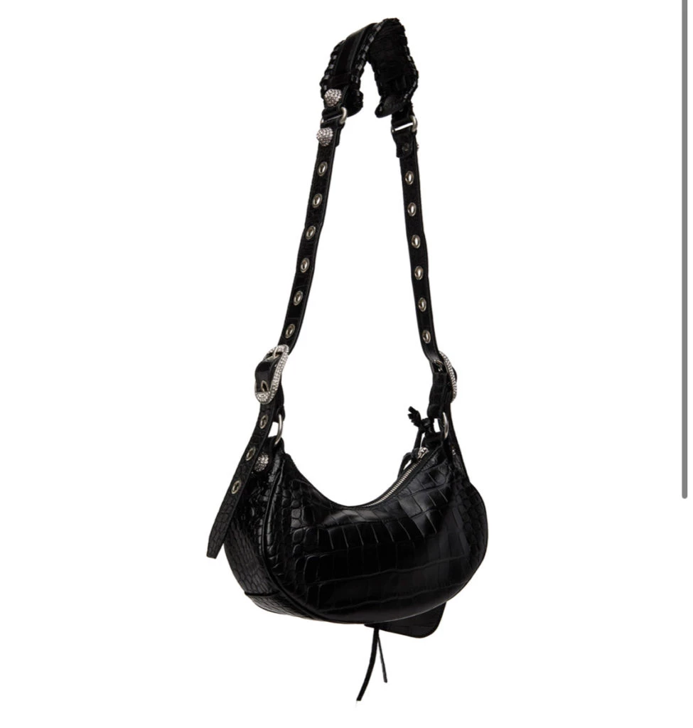 Lucía Celasco llevó una exclusiva cartera a un evento