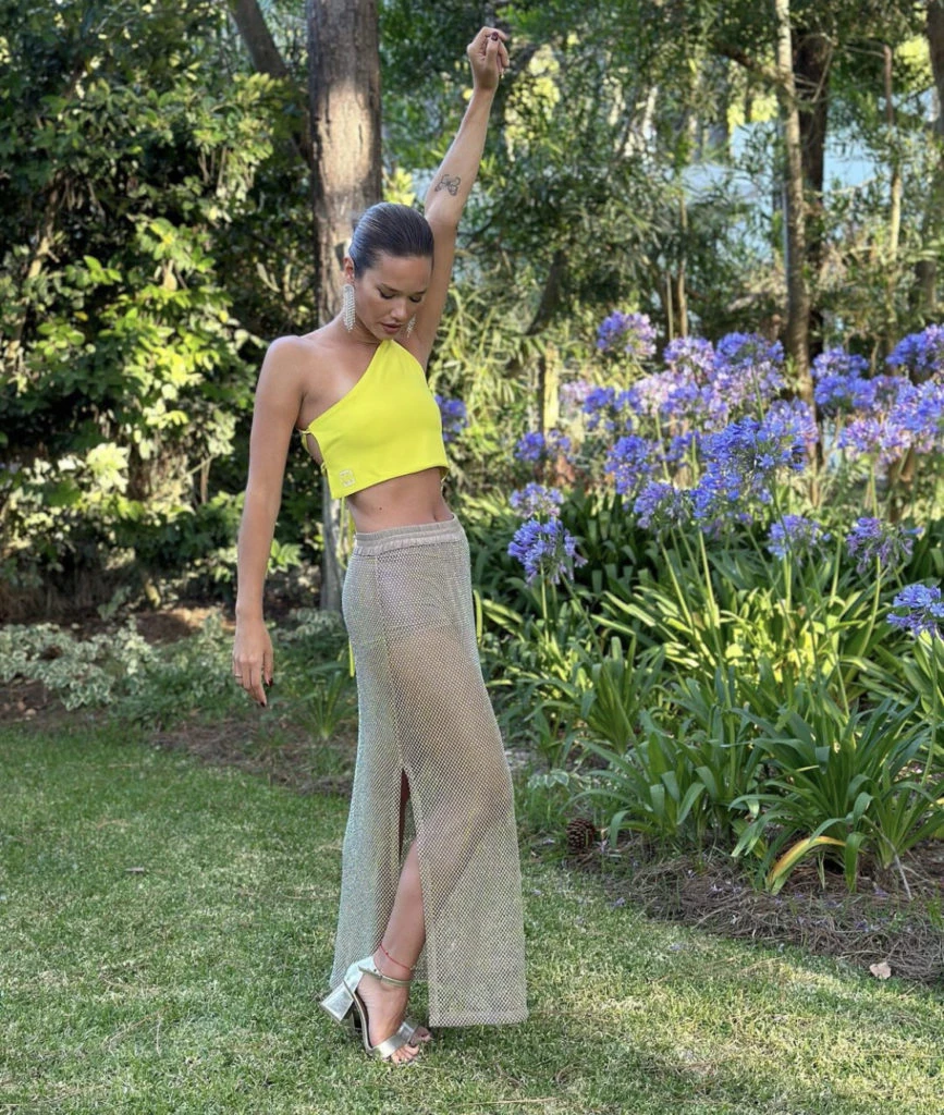 Manu Viale lució un look muy trendy para los Martín Fierro Digital. Foto: Instagram.