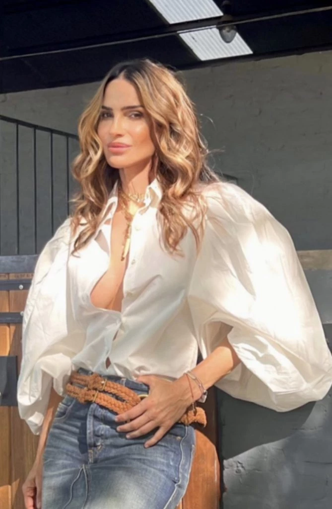 María Vázquez y su look con una prenda furor de los 90. Foto: Instagram.