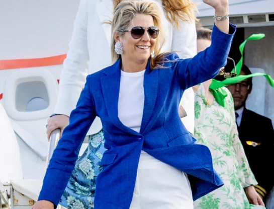 Máxima luce las sandalias más originales (y sabe cómo combinarlas)