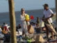 Milagros Brito y su pareja Agustín Garavaglia en las playas de Punta del Este