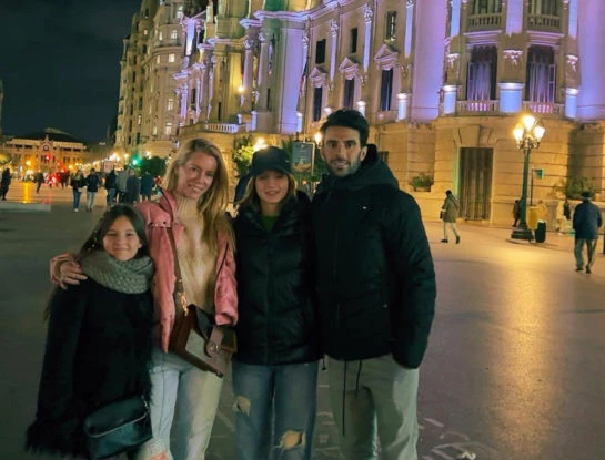 Nicole Neumann compartió las mejores fotos de su viaje a Valencia con Manu Urcera y sus hijas