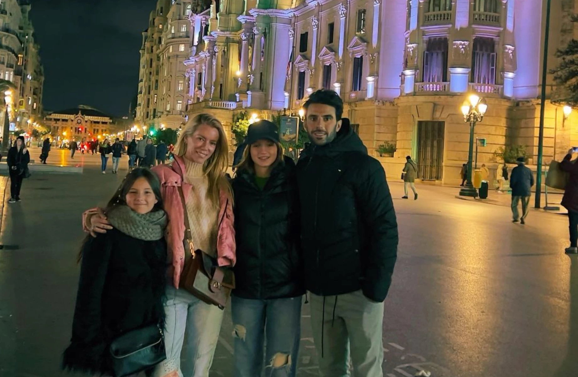 Nicole Neumann compartió las mejores fotos de su viaje a Valencia con Manu Urcera y sus hijas