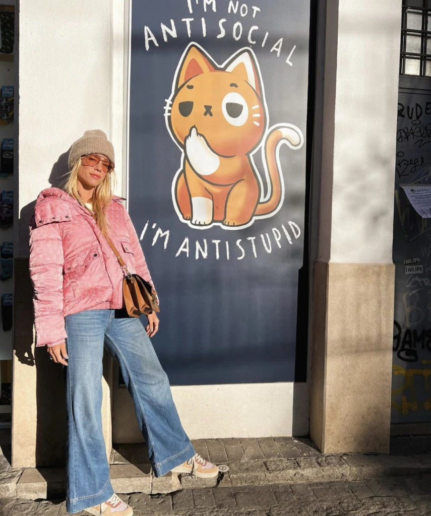 Nicole Neumann y su hija Sienna lucieron prendas barbiecore en Valencia. Foto: Instagram.