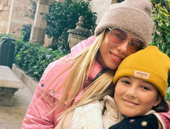 Nicole Neumann y su hija Sienna apuestan por el barbiecore en sus vacaciones en Valencia