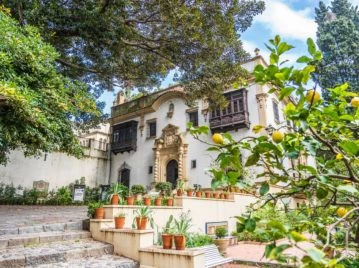 Palacio Noel, la joya del estilo neocolonial que esconde uno de los jardines más hermosos del centro porteño