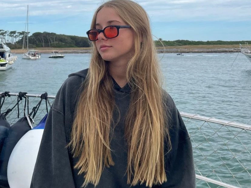 Taína Gravier llevó uno de los accesorios tejidos más elegidos