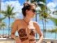 El look animal print de Mica Viciconte en Punta Cana: trikini top cruzada