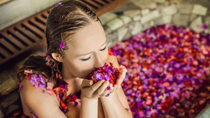 Ritual de rosas rojas y canela para atraer la abundancia y la buena fortuna