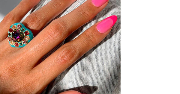 3 diseños de uñas acrílicas en rosa, el tono furor del verano 2023 –  Revista Para Ti