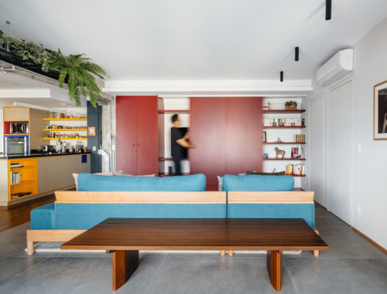 Un departamento moderno y funcional a todo color y texturas