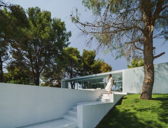 Una casa minimalista que innova con sus procesos constructivos