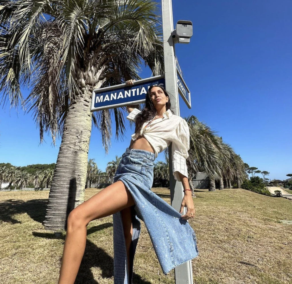Zaira Nara y su pollera de jean, la prenda must-have del 2023