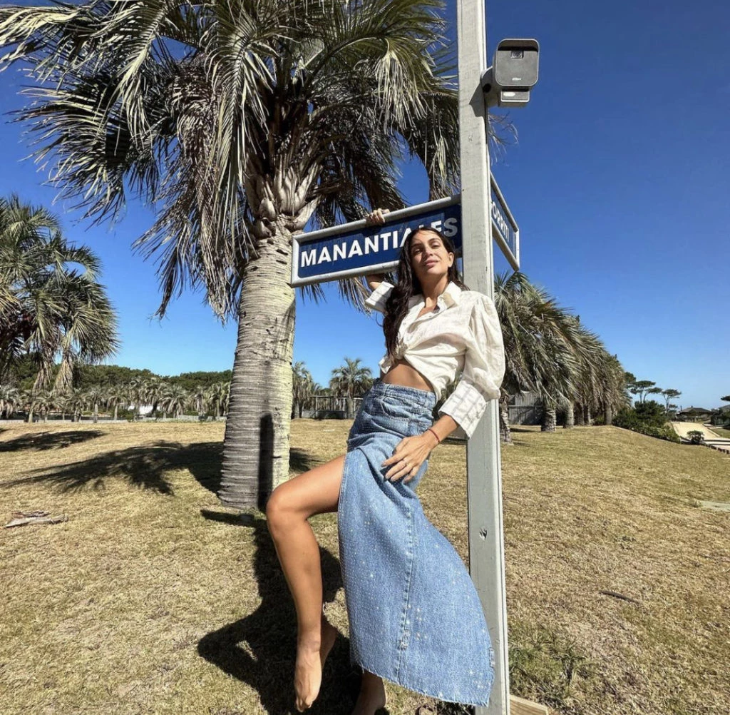 Zaira Nara y su pollera de jean, la prenda must-have del 2023