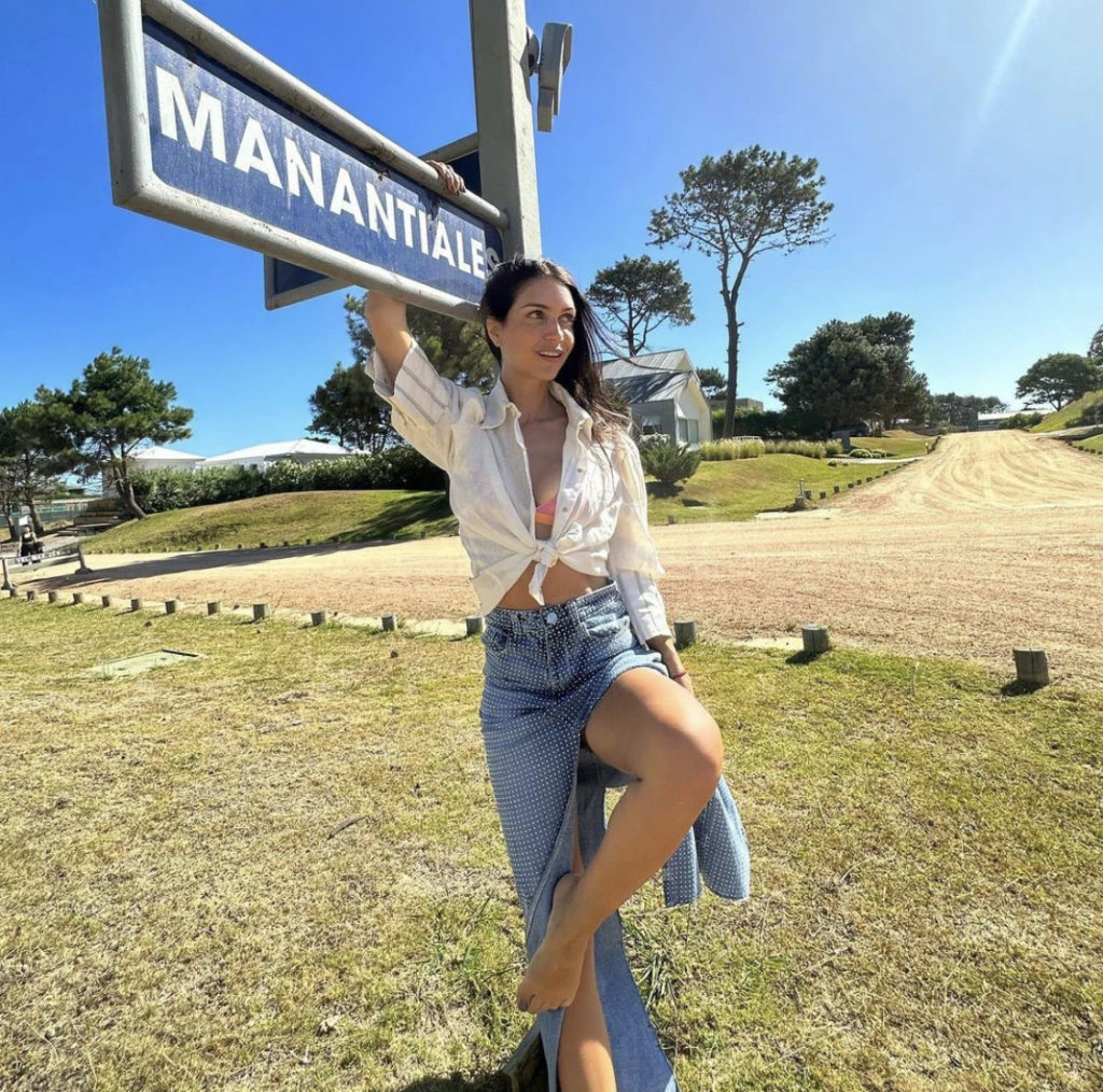 Zaira Nara y su pollera de jean, la prenda must-have del 2023