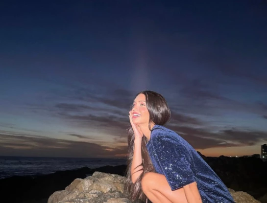 Zaira Nara marca tendencia usando brillos en un after beach